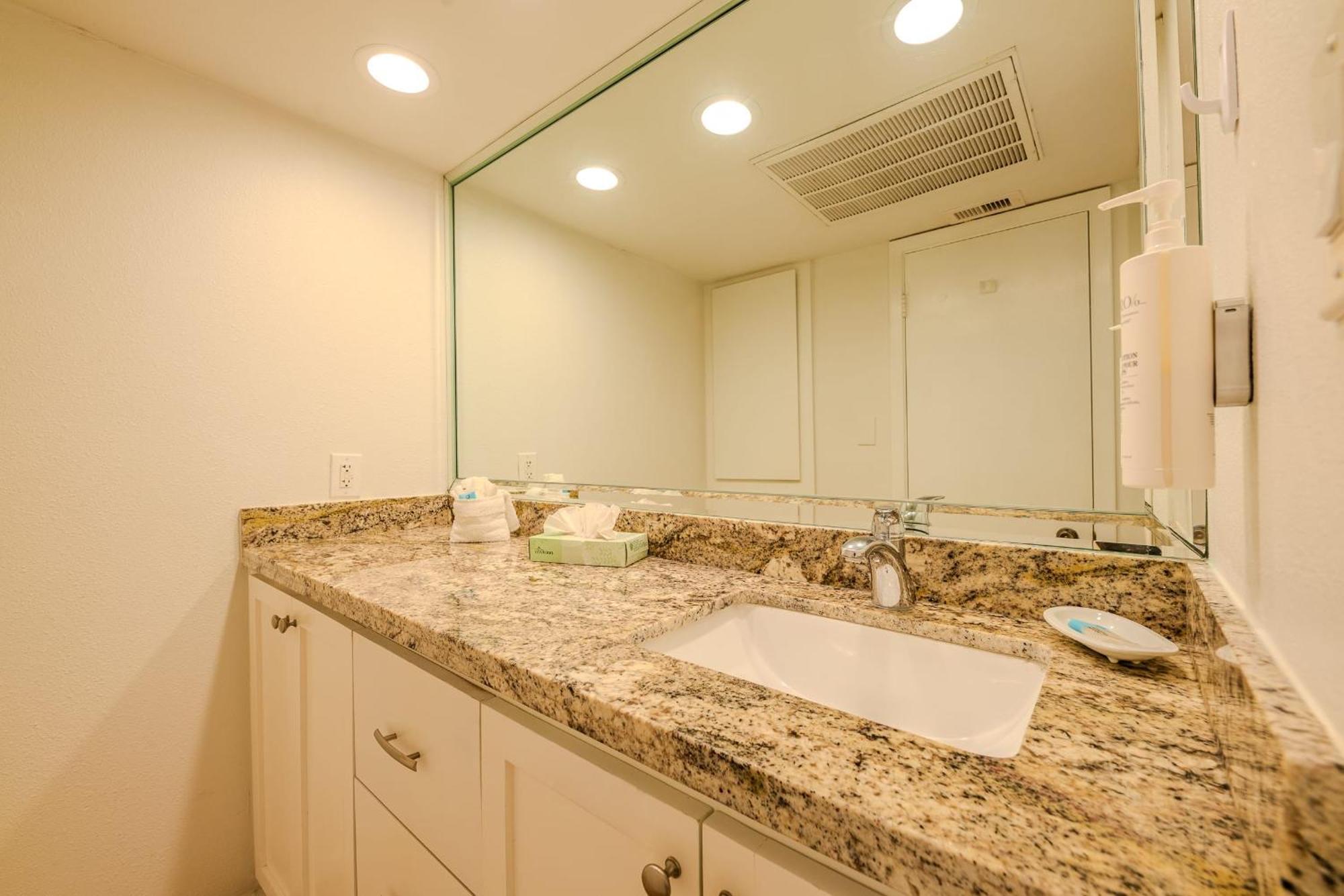Kingfishers Retreat Serene 1Br Escape With Balcony 207 South Padre Island Exterior photo